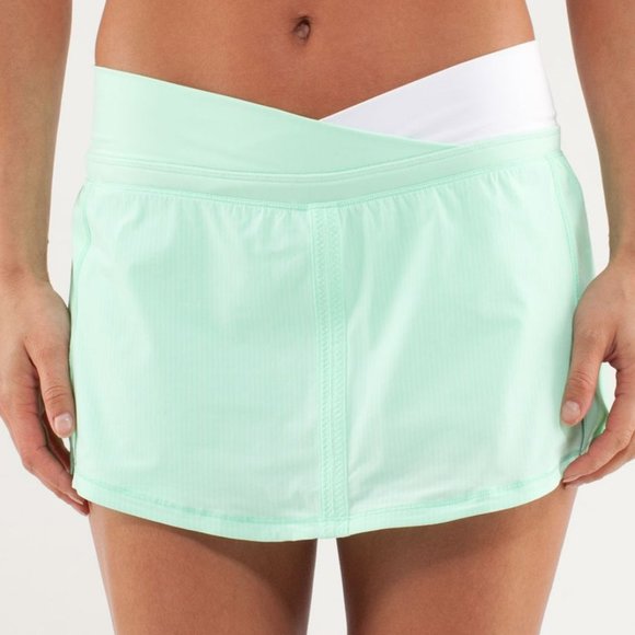 Lululemon Skirt Pace Skirt Wagon Stripe Fresh Teal  / White sz 8 tennis running - Picture 1 of 8